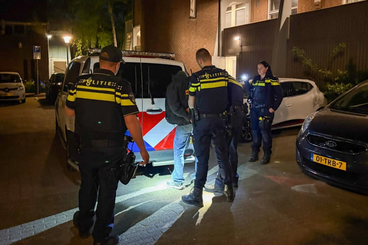 Man die met mes rondloopt aangehouden in Vlaardingen