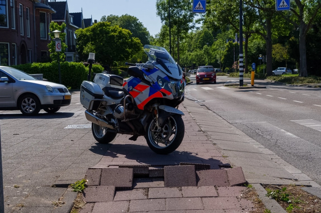 Twee fietsers gewond door losliggende tegels op fietspad