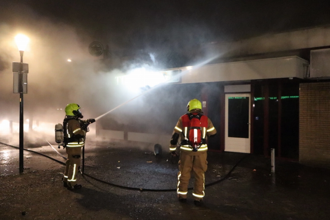 Politie houdt 16-jarige jongen aan voor brand bij Tim Hong