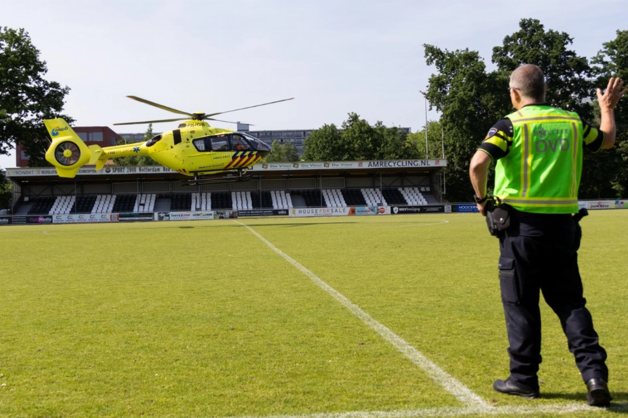 Traumaheli landt op middenstip vv Zwaluwen