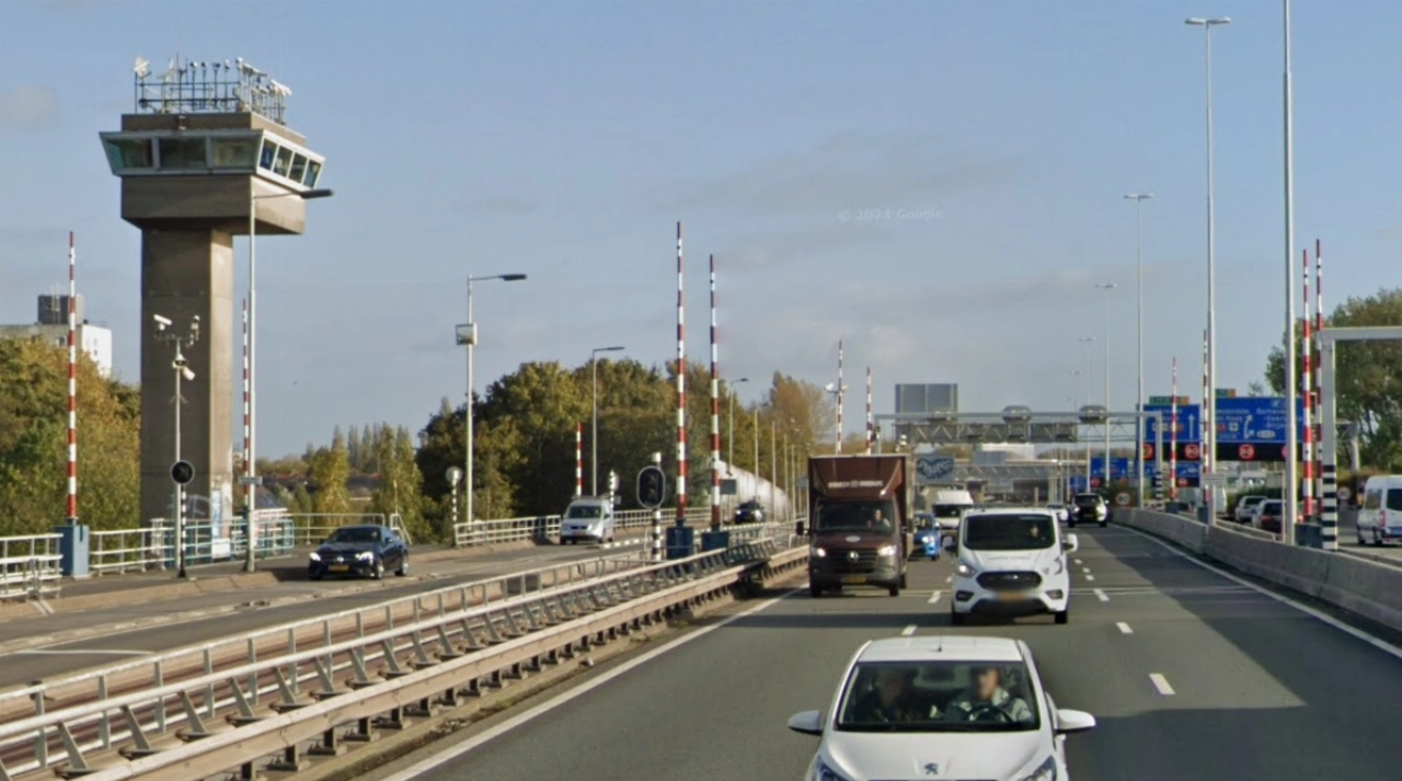 Giessenbrug in A20 wordt versmald