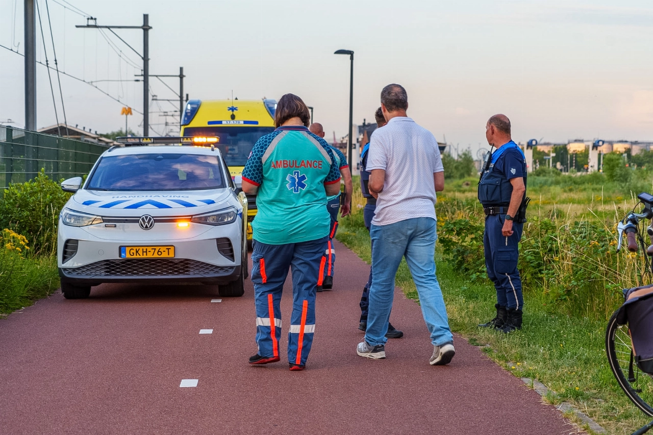 Man bewusteloos naast fiets aangetroffen in Vlaardingen