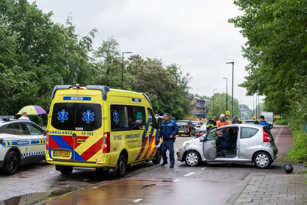 Automobilist onder invloed rijdt scooter aan