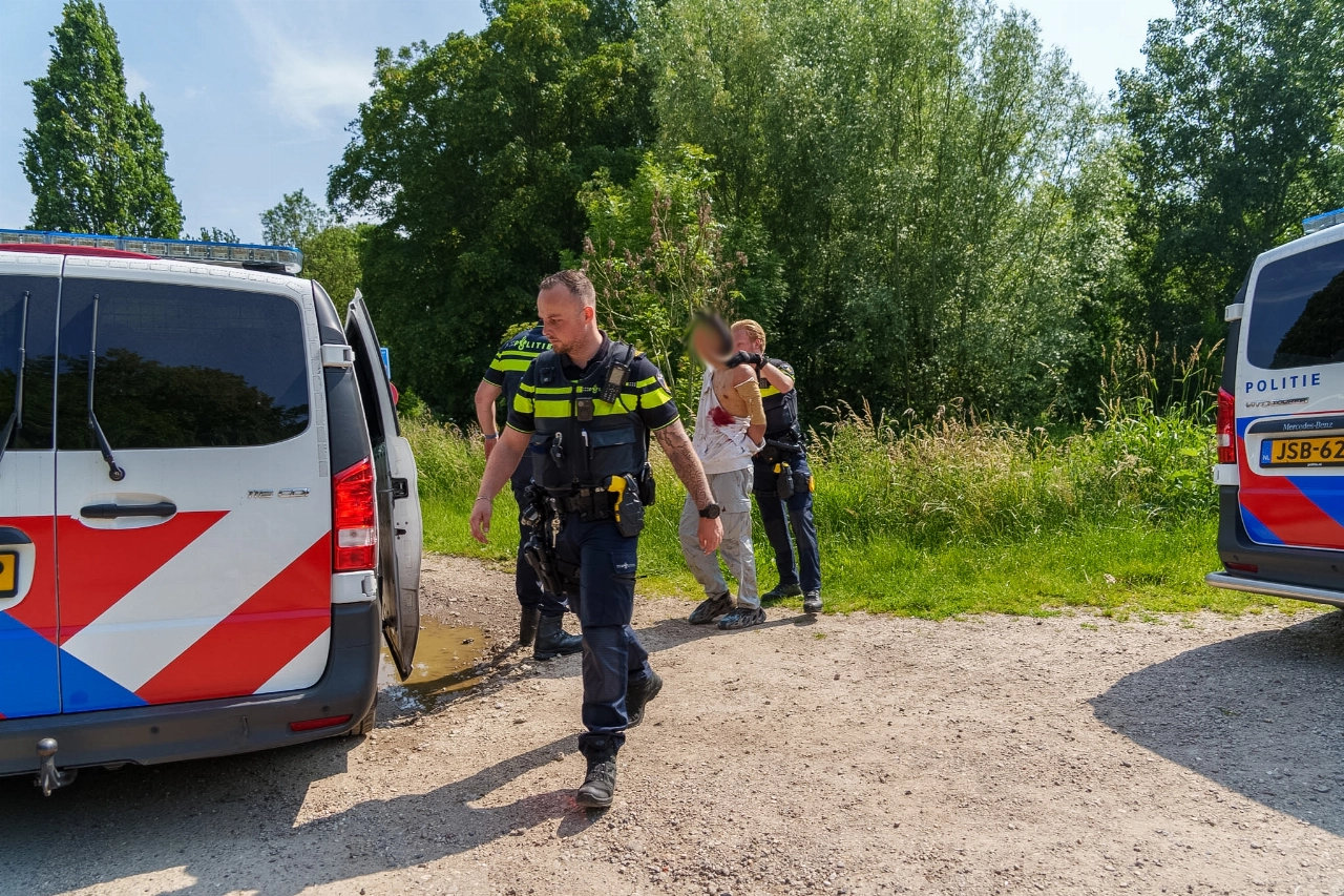 Politie arresteert man uit Capelle (18) voor steekpartij Broekpolder