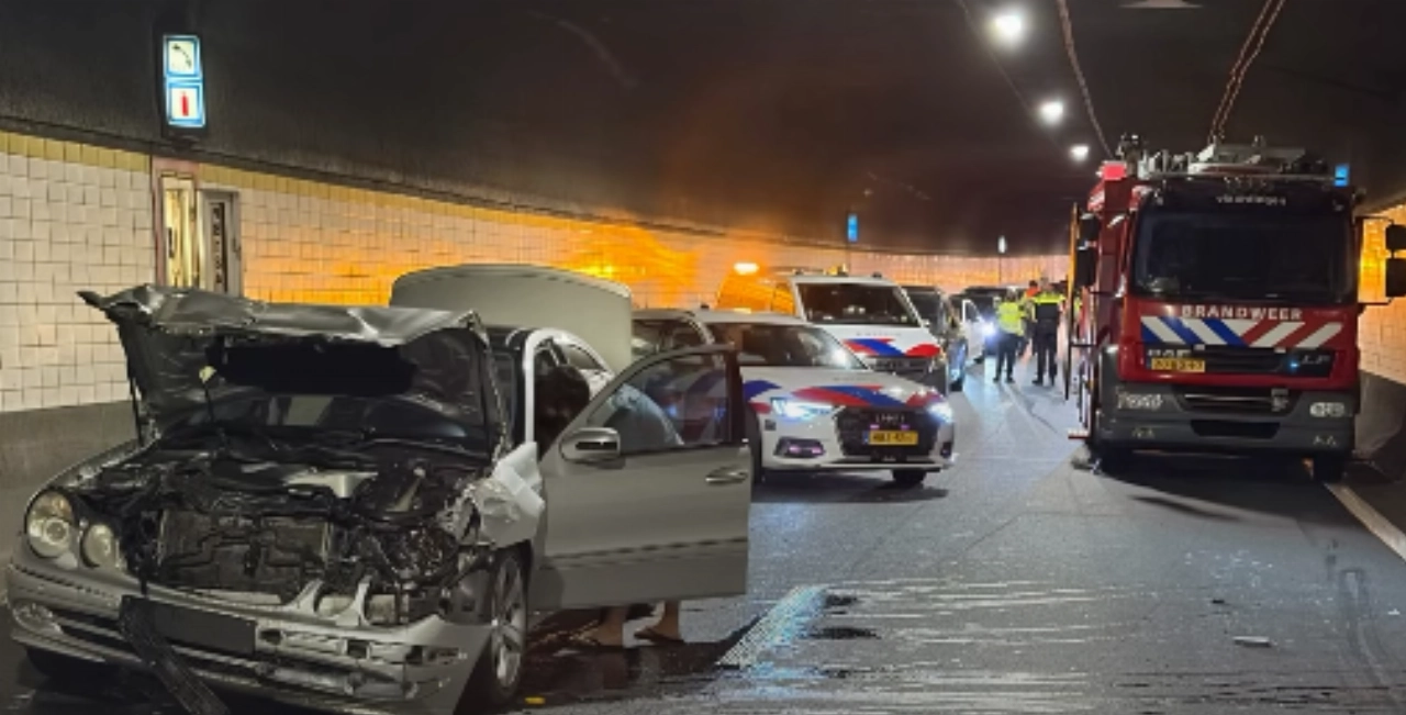 Chaos in Beneluxtunnel na aanrijding