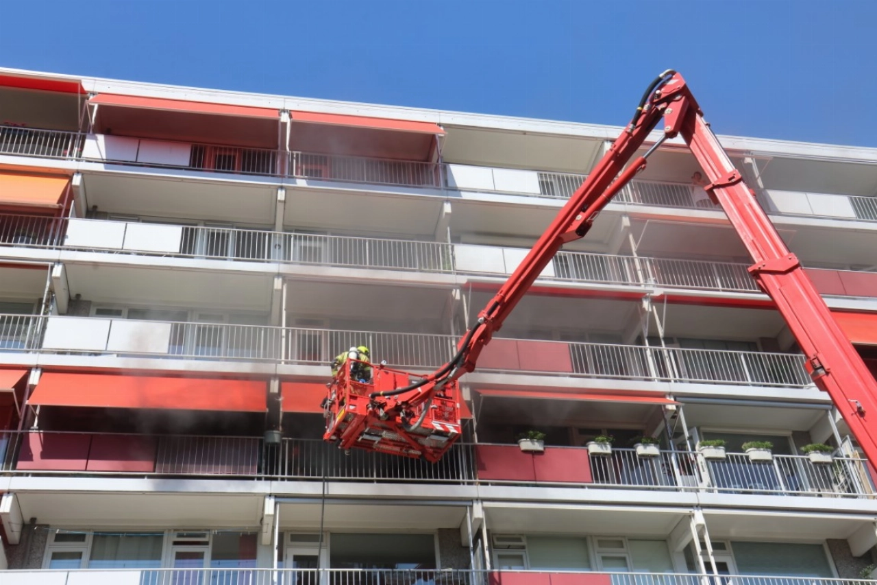 Brand in flatwoning Burgemeester van Walsumlaan