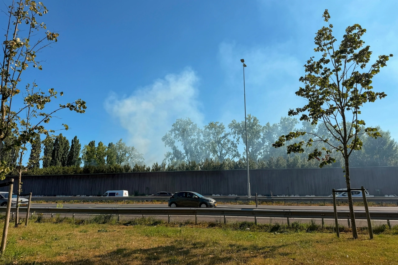 Rook over A20 door buitenbrand