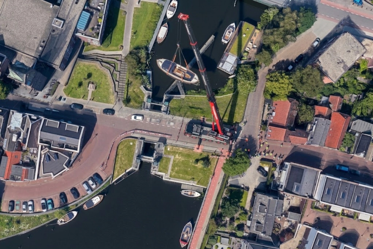 Mammoet takelspektakel met sloepen als sluizen gesloten blijven