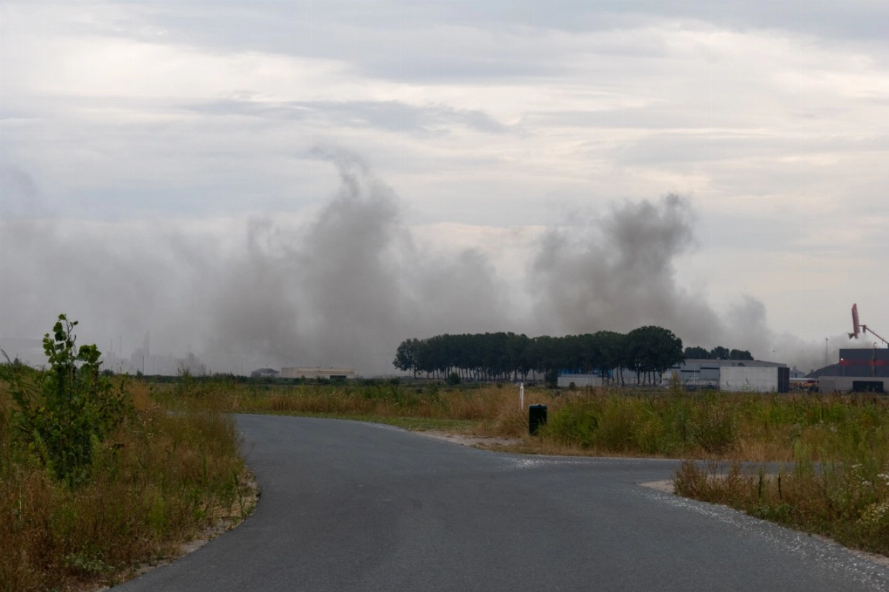 Rook- en stankoverlast in Vlaardingen door brand in de Botlek