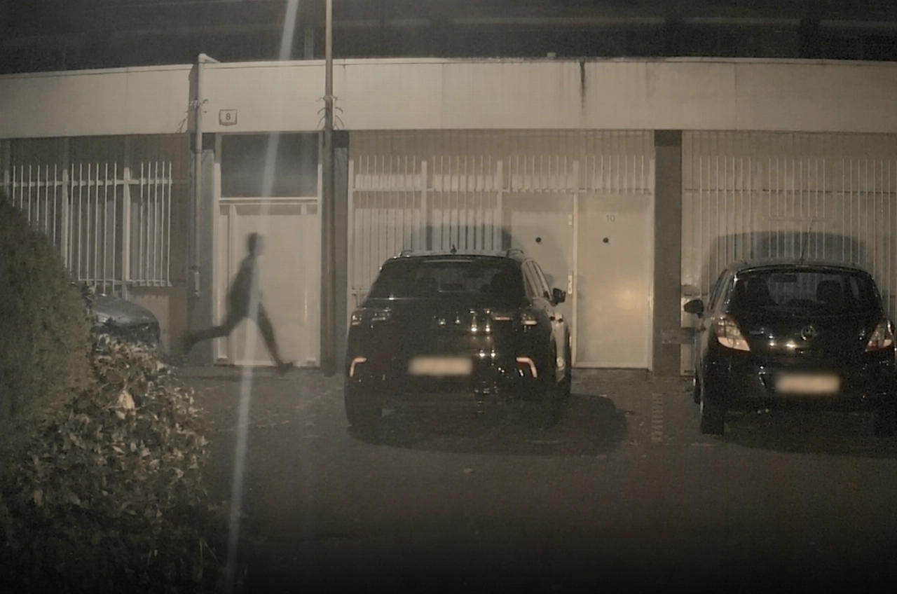 Kappersoorlog in Vlaardingen duurt al ruim een jaar: van stenen en verf tot explosies en een aanhouding