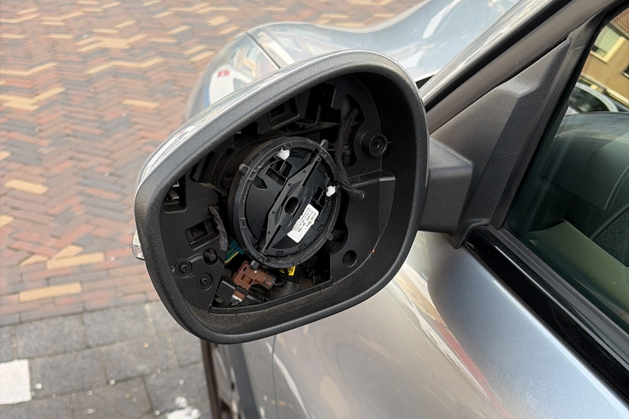 Autospiegeldieven slaan na Schiedam ook toe in Vlaardingen