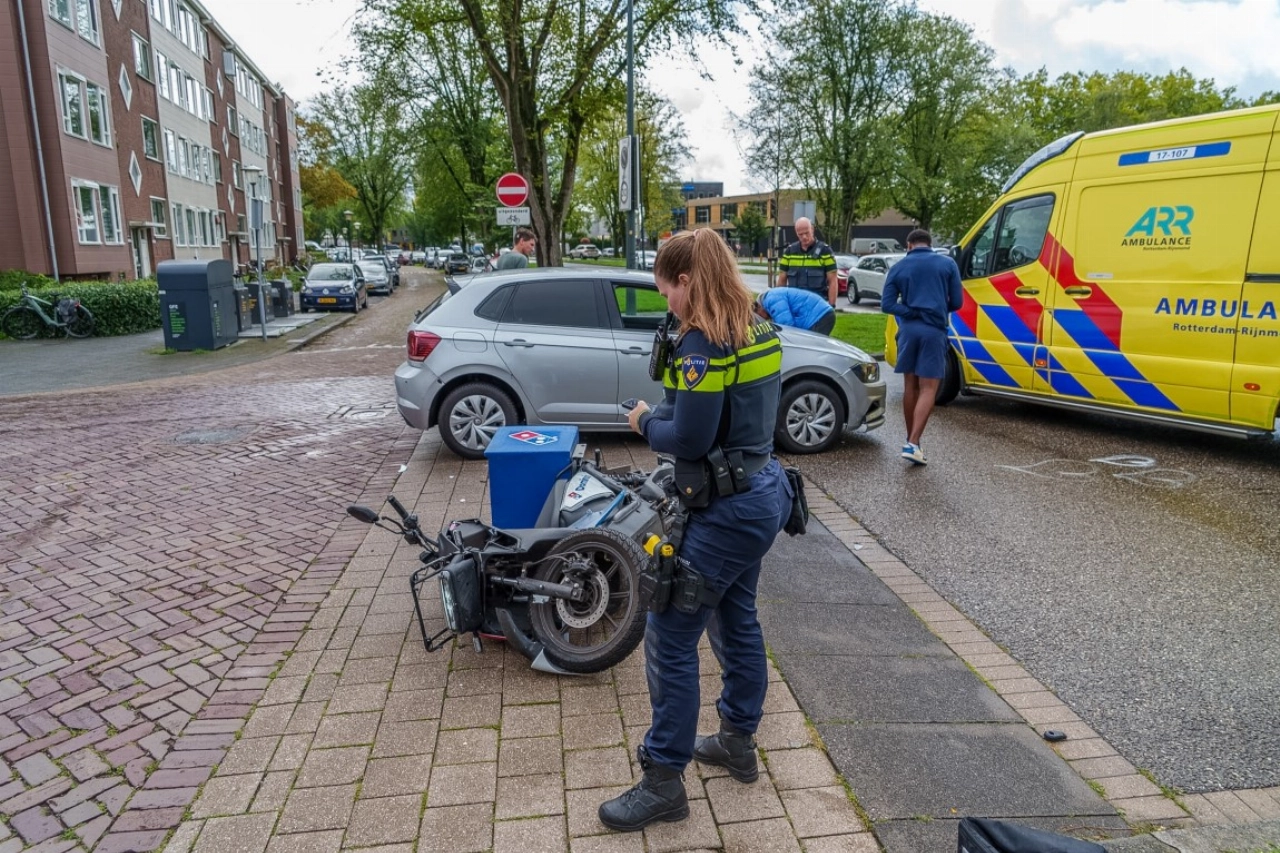 Bezorger gewond bij aanrijding op Van Beethovensingel