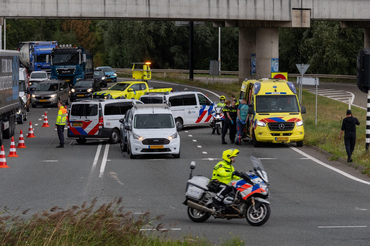 Kop-staartbotsing op afrit A4