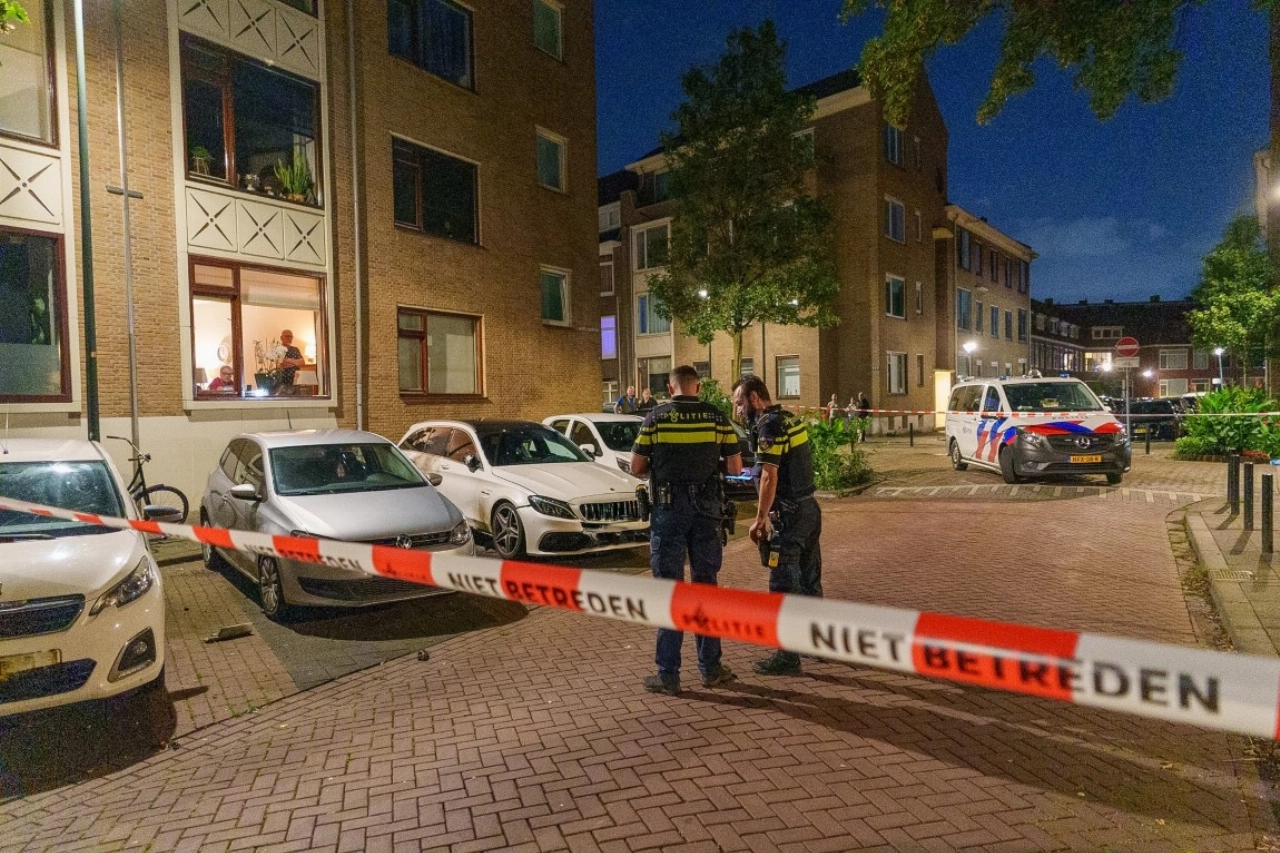 Auto's beschadigd na explosie Mendelssohnplein Vlaardingen