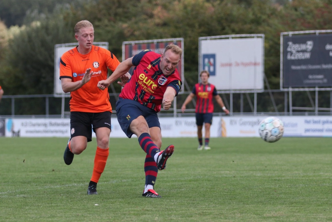 Victoria’04 haalt na rust uit en verslaat Houtwijk met 8-1