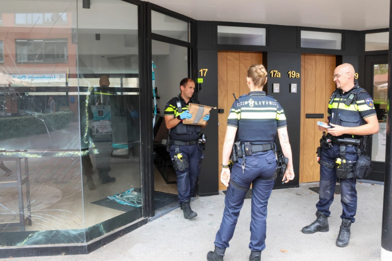 Opnieuw ruiten vernield in Fransenstraat, beautysalon doelwit
