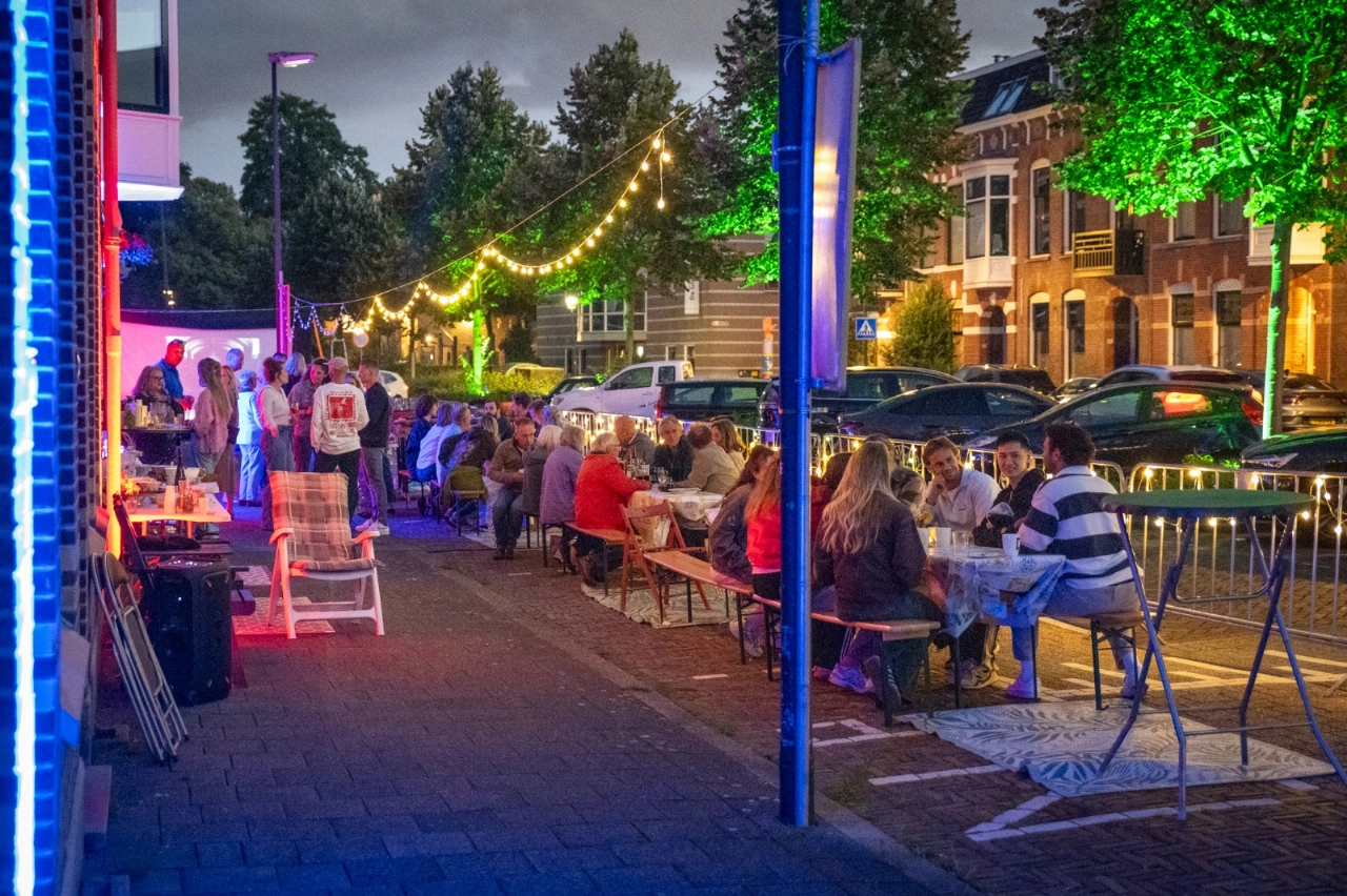 Buurtbarbecue brengt bewoners Binnensingel bij elkaar