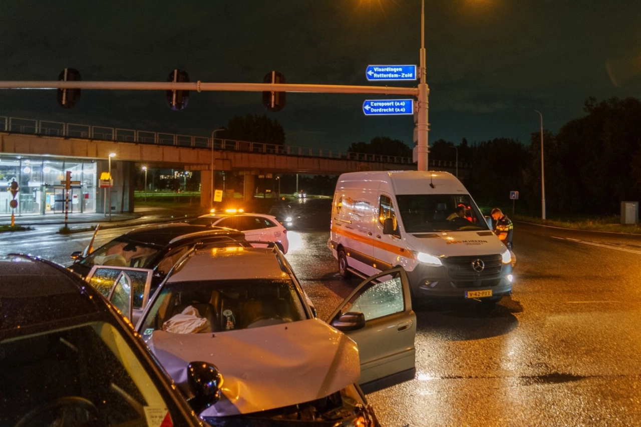 Vrouw aangehouden voor rijden onder invloed na ongeval op Vlaardingerdijk