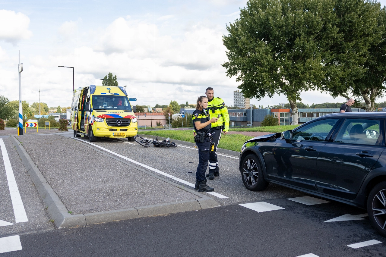 Fietser gewond bij aanrijding met auto op Deltapad