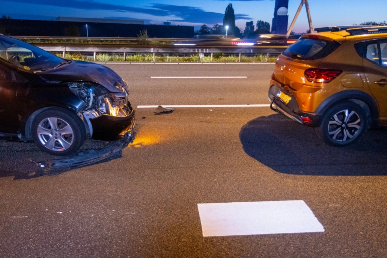 Twee rijstroken A20 dicht na kop-staartbotsing