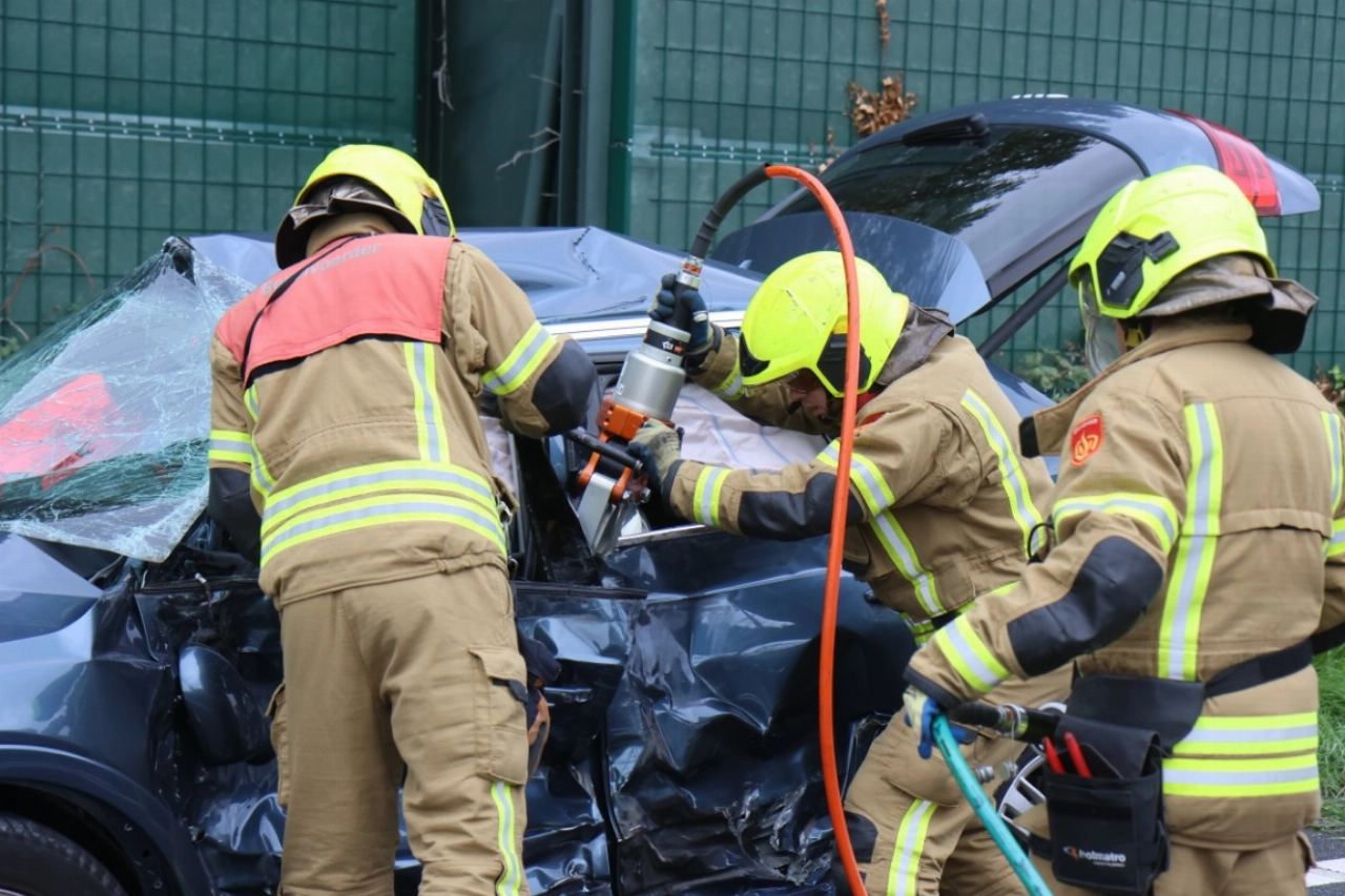 Twee mensen bekneld bij ongeval op A20 bij Vlaardingen