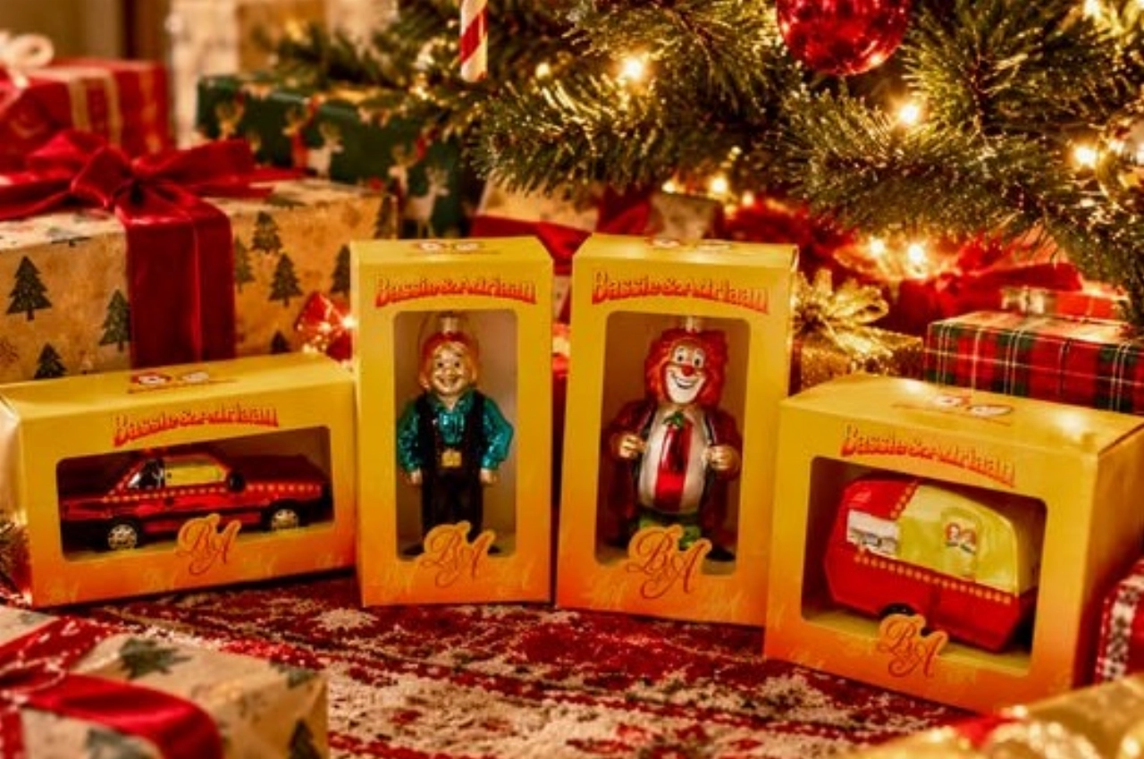 Ze komen eraan: Bassie en Adriaan voor in je kerstboom