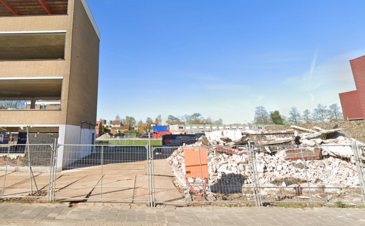 Palen de grond in voor sporthal ’t Groen