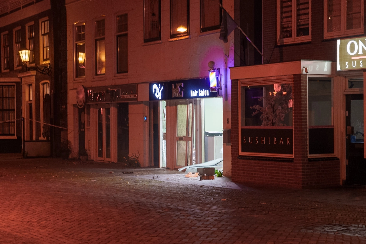 Explosie bij kapperszaak Westhavenkade Vlaardingen