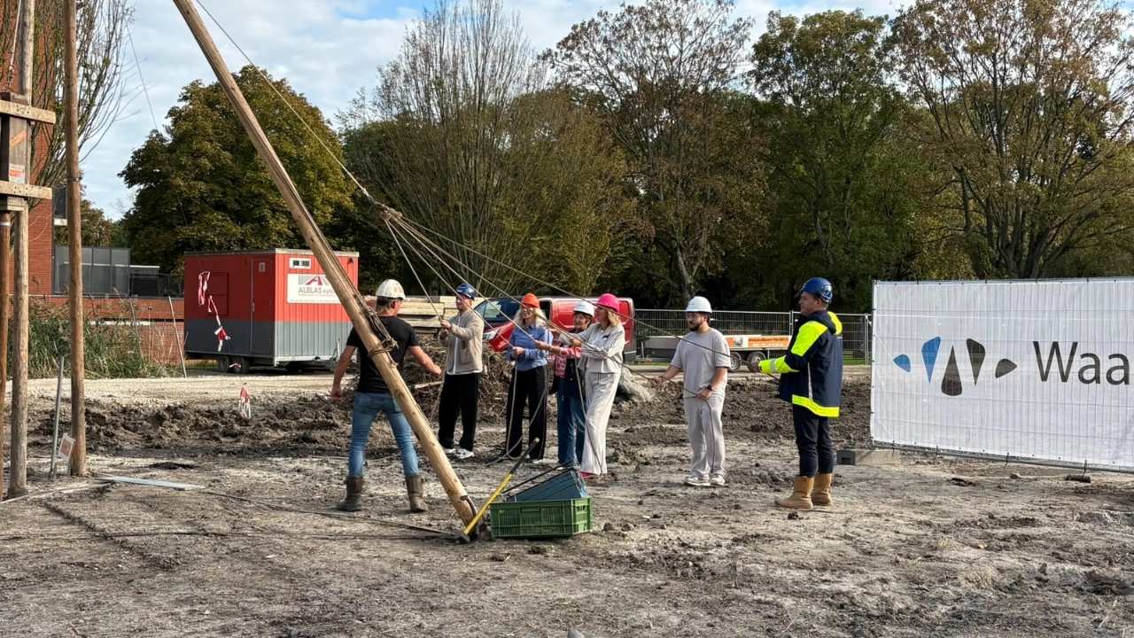 Timpaan en toekomstige bewoners vieren start bouw Woodstock