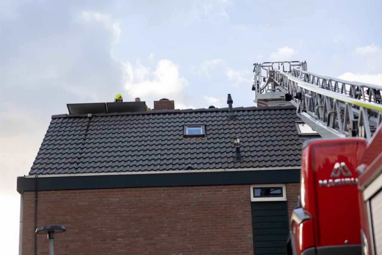 Harde wind rukt zonnepanelen los aan Nijkerkhoeve