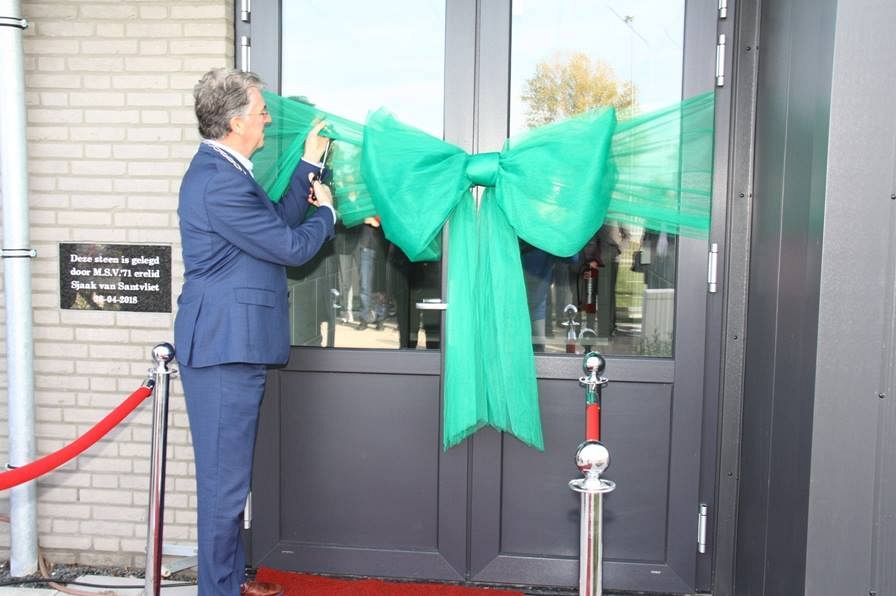 Burgemeester Haan opent nieuwe kleedkamers M.S.V.’71