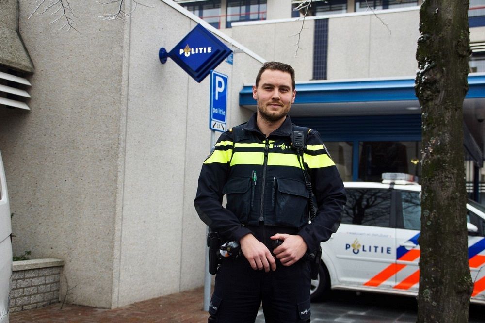 Jeffrey van Uffelen aan de slag als wijkagent in Maassluis