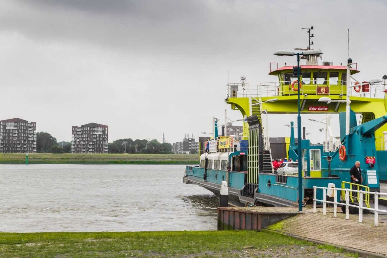 Spitsboot Maassluis-Rozenburg uit de vaart