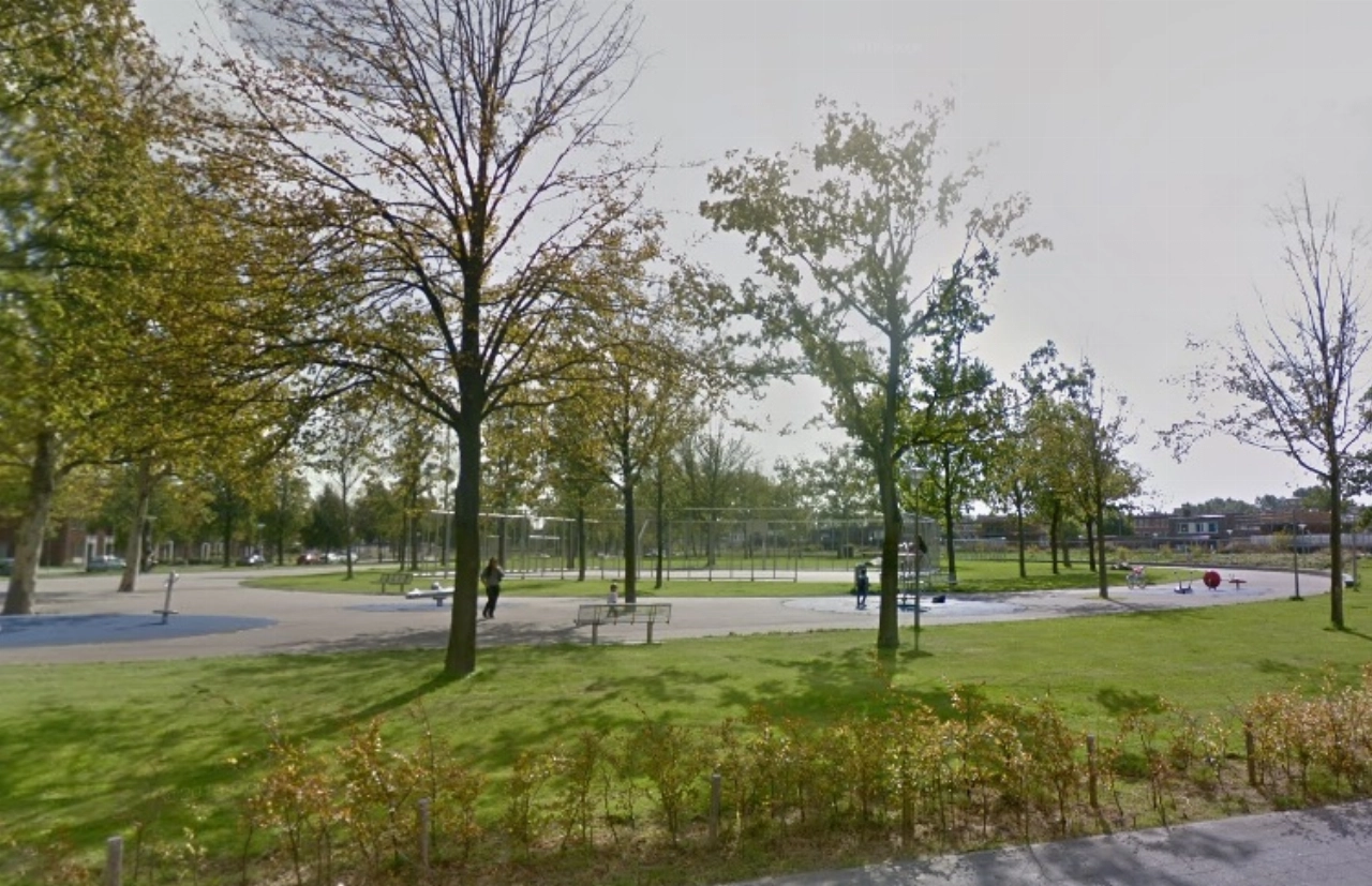 Vrijheidspark in de avond en nacht gesloten