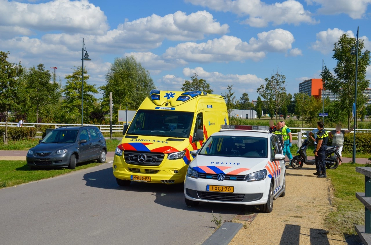 Scooterrijder gewond na aanrijding met auto