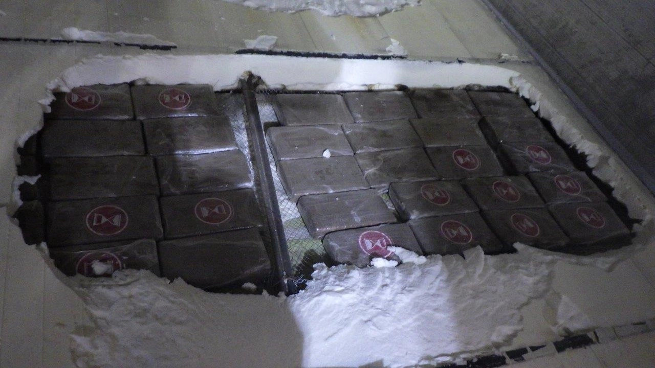 Douane vindt 75 kilo coca&iuml;ne in bodem koelcontainer