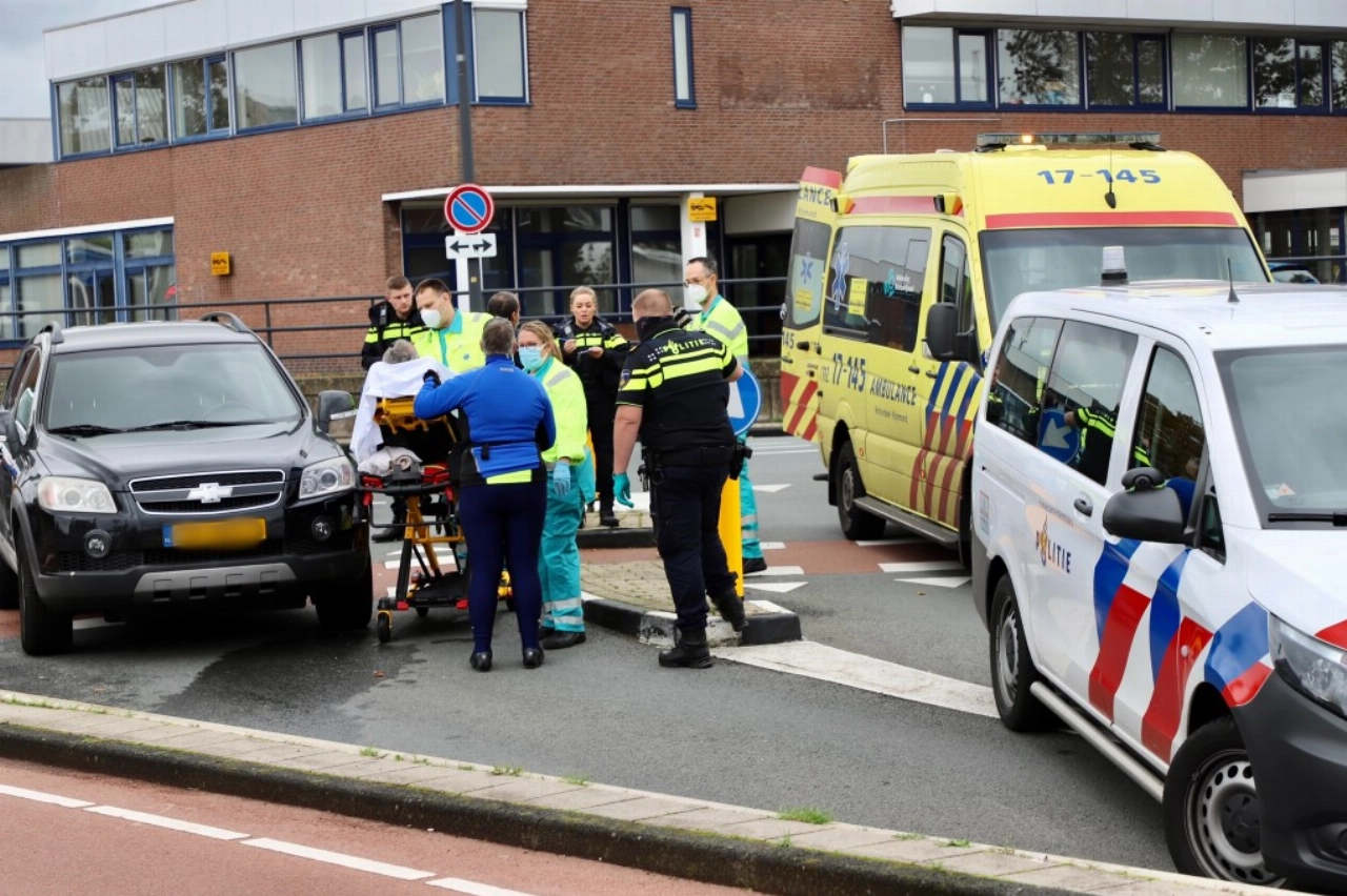 Fietser gewond na aanrijding op Industrieweg