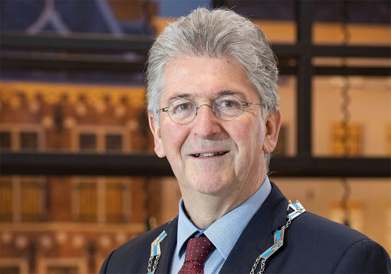 Burgemeester Haan: &lsquo;Doe hem op dat mondkapje&rsquo;