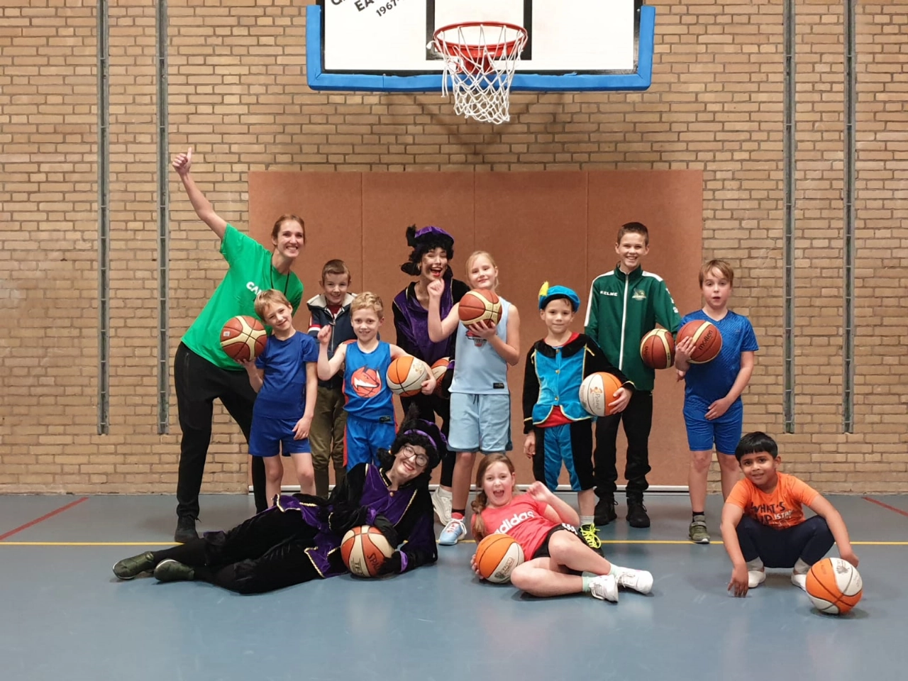 Pieten op bezoek bij de jongste Eagles