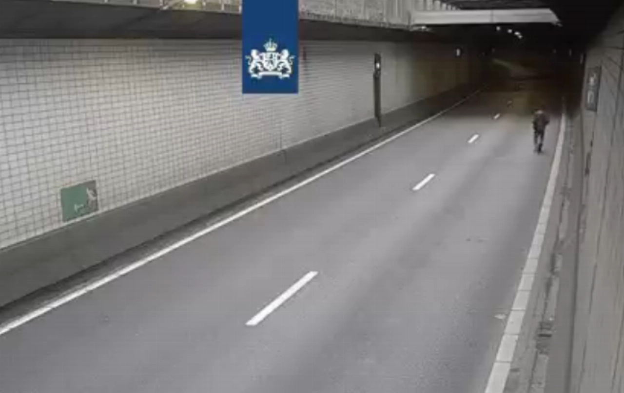Tunnelafsluiting vanwege wandelaar