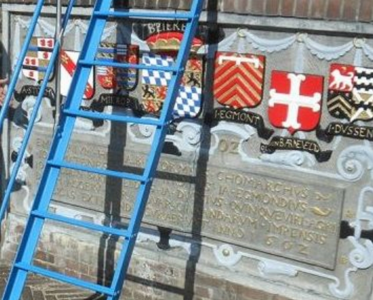 Historische gedenksteen Monstersche Sluis krijgt opknapbeurt