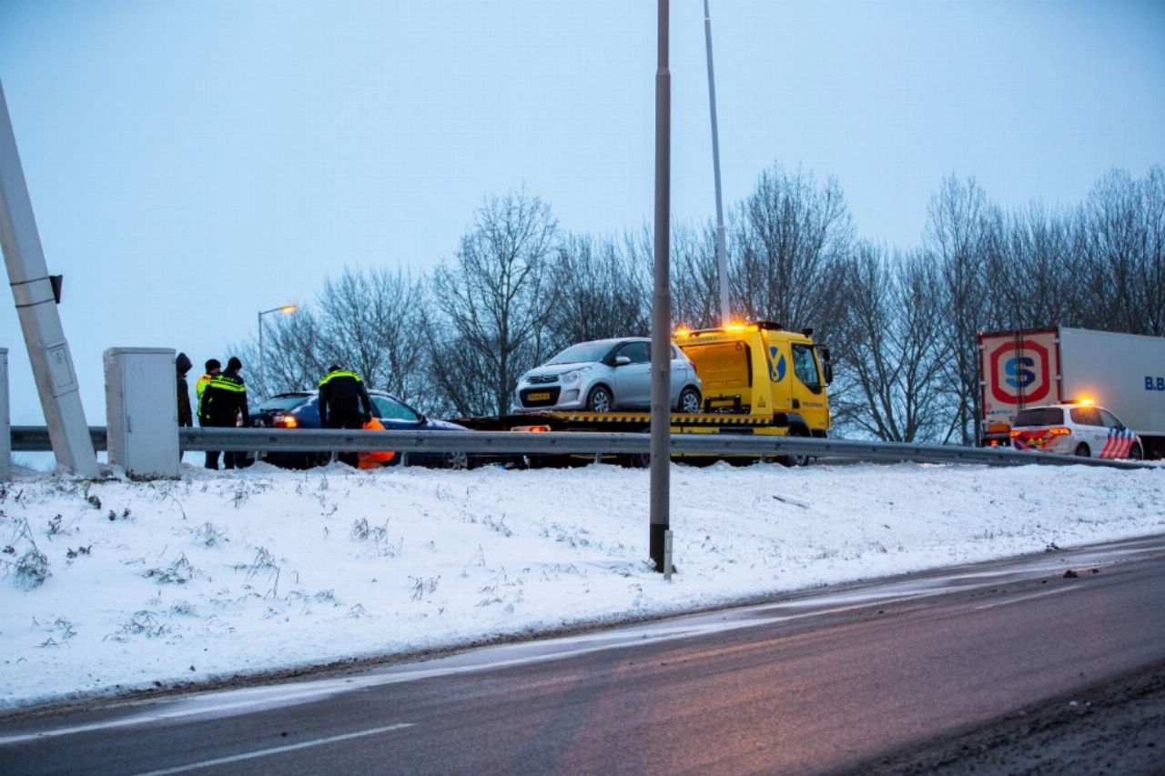 Glijpartij op de A20 bij Maassluis