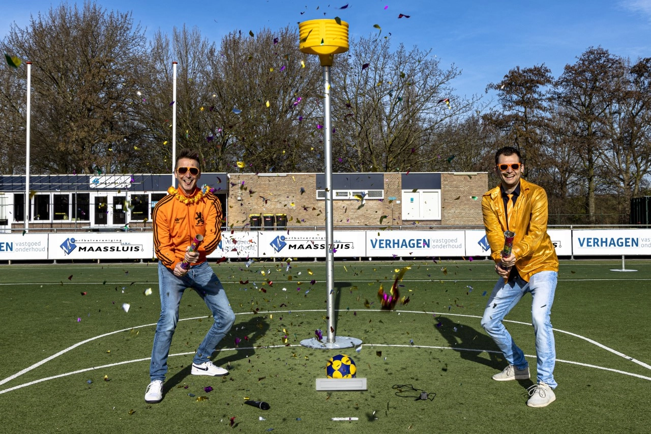 C.k.c. Maassluis sluit twee dj&rsquo;s op in glazen huis