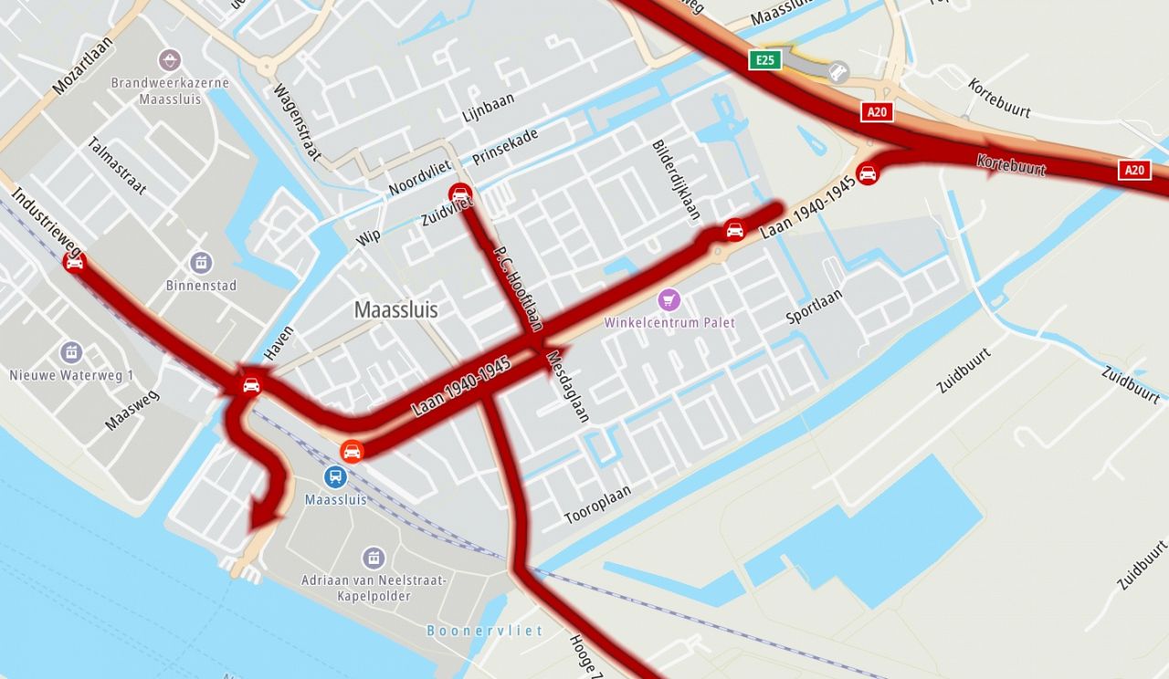 Flink druk op de weg in Maassluis door verkeersinfarct