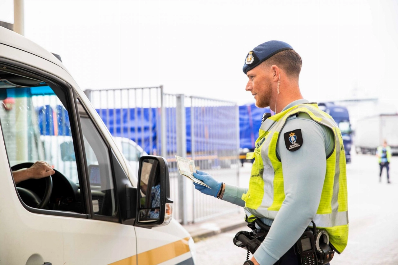 Verdachte van mensensmokkel aangehouden door Marechaussee