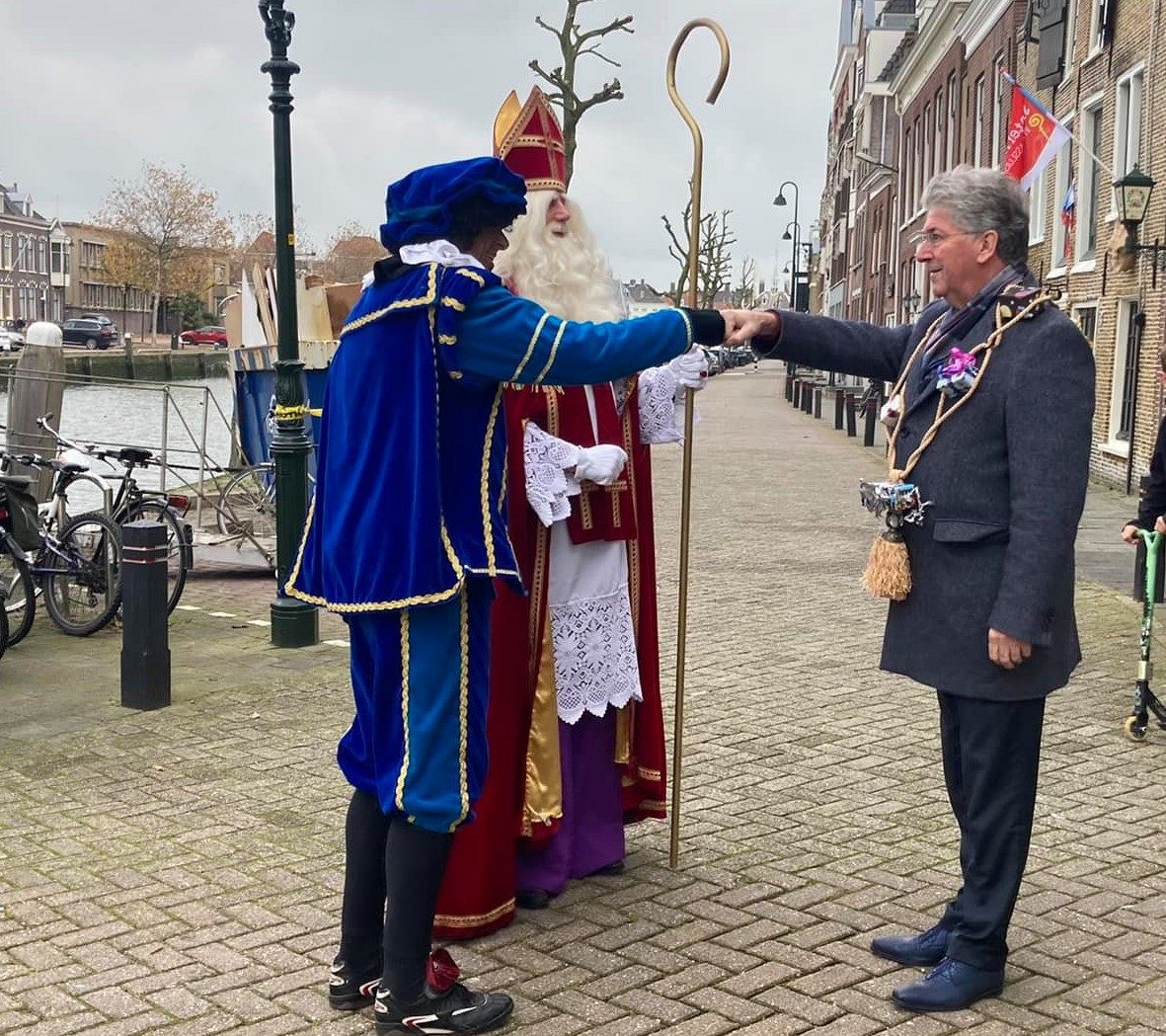 Burgemeester opent het Sinterklaashuis