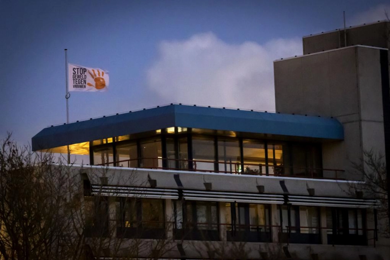 Maassluis kleurt oranje in strijd tegen geweld tegen vrouwen