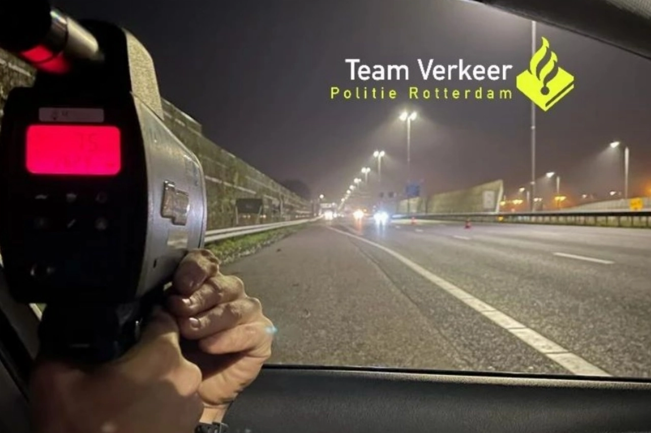 Met 125 km/uur langs de wegwerkers, rijbewijs kwijt!