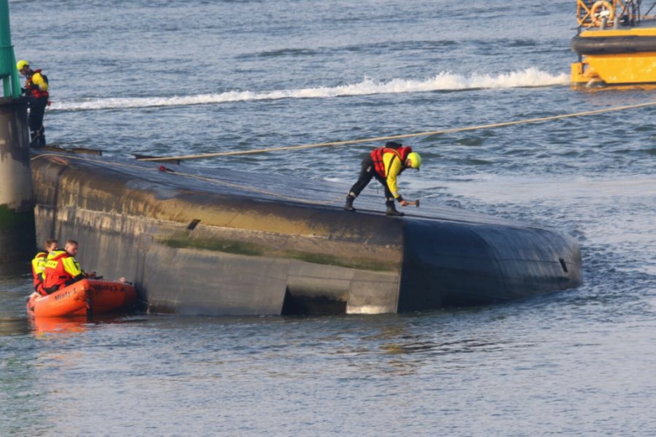 Politie zoekt getuigen van kapseizen binnenvaartschip