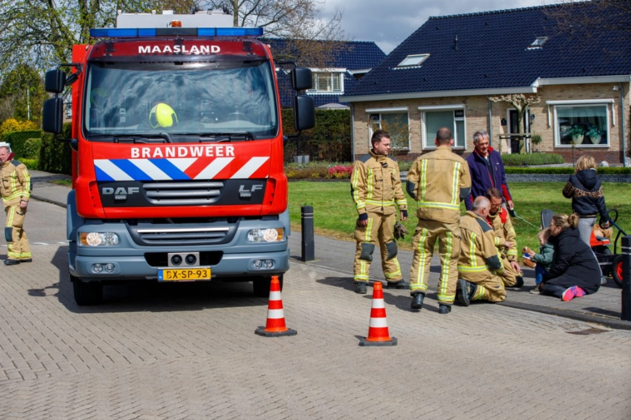 Brandweer bevrijdt jongetje uit wielkas skelter